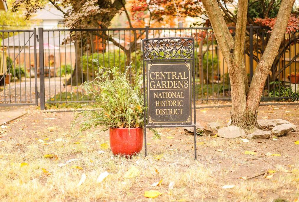J Birds' Bungalow In The Heart Of Midtown Мемфис Экстерьер фото